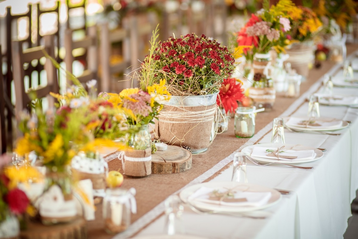 A whimsical delight 10 Incredibly Beautiful DIY Table Runners