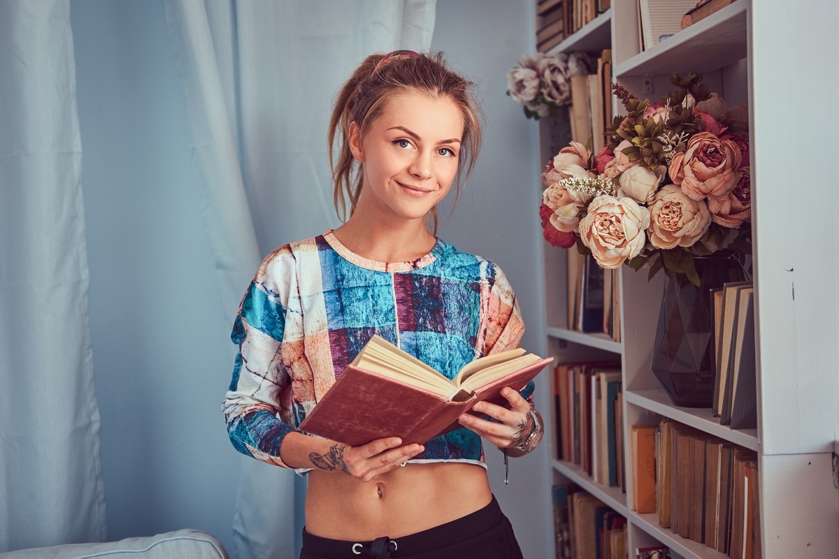 Group Items by Theme 10 DIY Ways to Decorate Your Bookcase