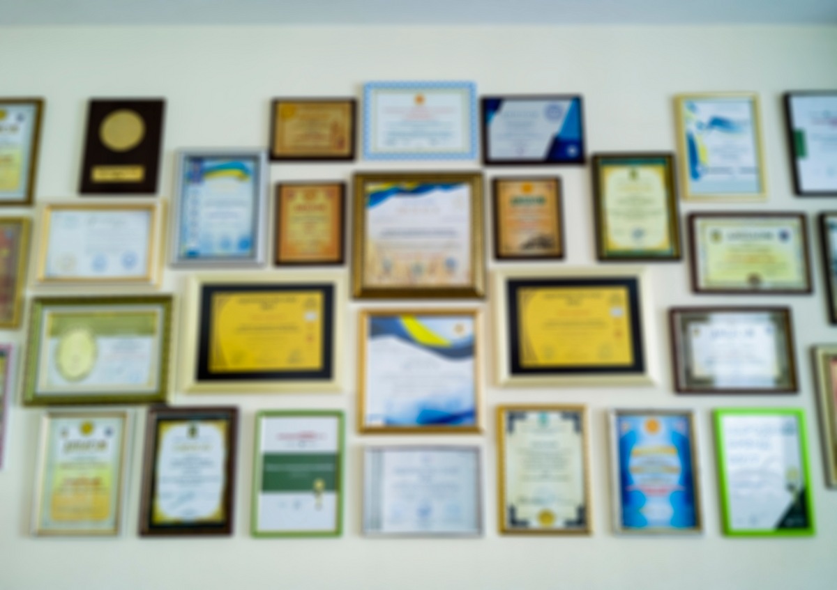 Home Office Decor Ideas - Highlight Your Achievements