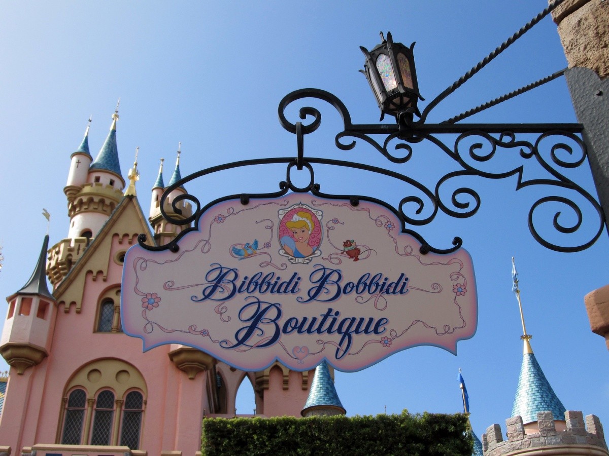 Create a Memorable Vacation at Disneyland A Delight for Shoppers