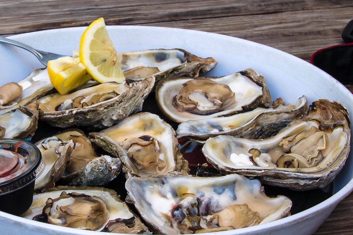 Steamed oysters