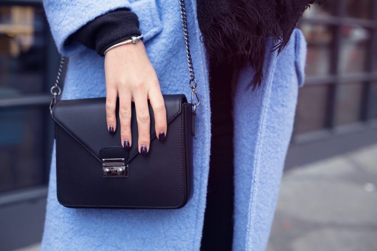 10 Things Every Woman Should Have in Her Purse - Amerikanki