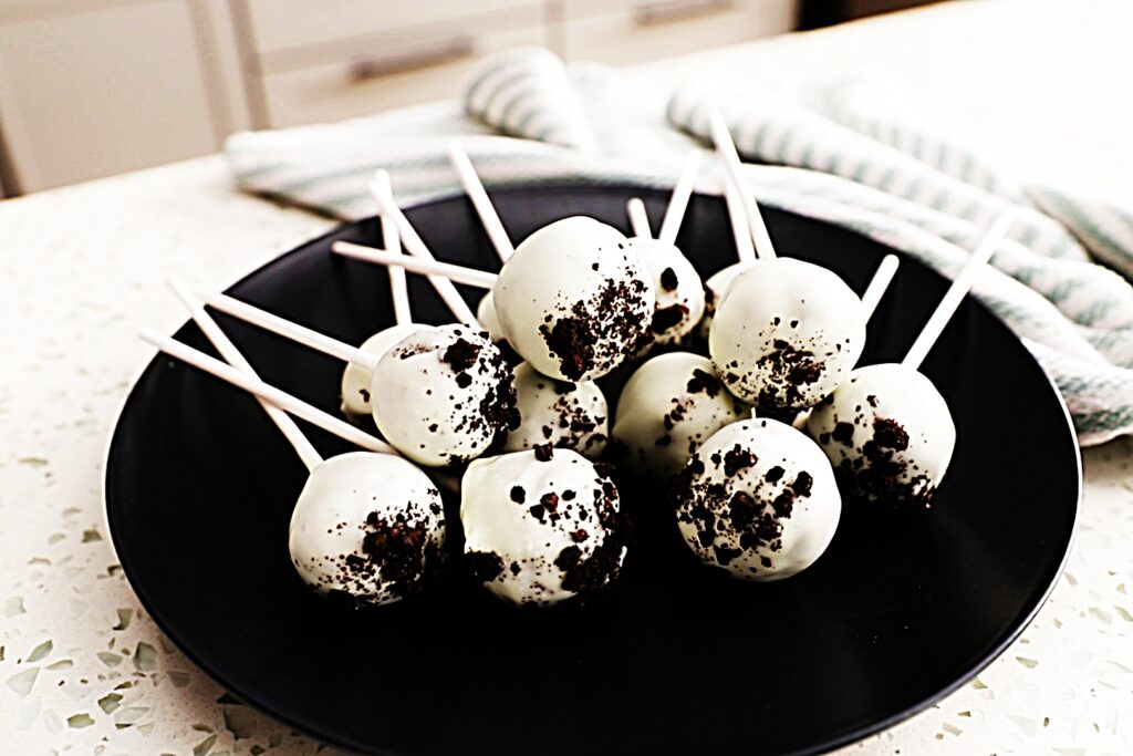 Meal photo - Cookies and Cream Cake Pops