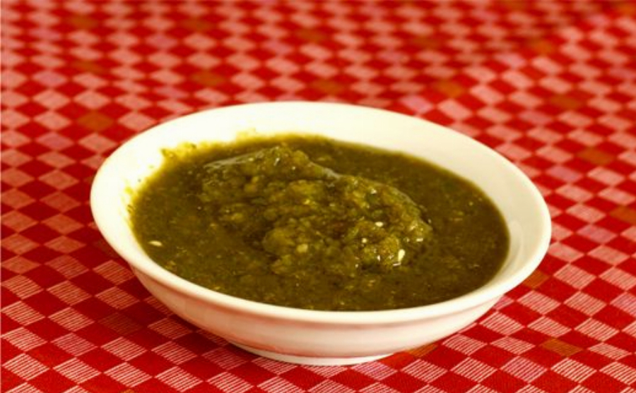 Hari Chutney (Spicy Indian Cilantro Mint Chutney)