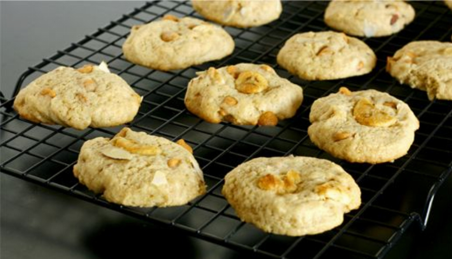 Banana Almond Butterscotch Cookies