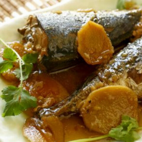 Ca Nuc Kho (Traditional Vietnamese Whole Mackerel in Sugarcane Sauce)