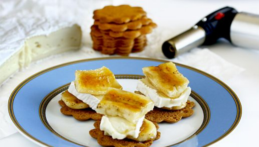 Bruleed Banana Cheese Gingersnap Treats (Croques Banane Brie Recipe)