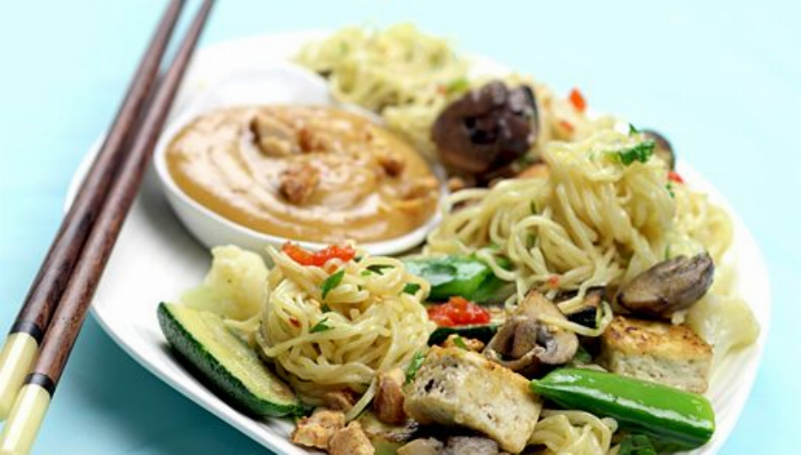 Asian Noodle Salad with Peanut Salad Dressing