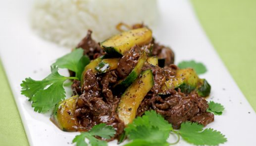 Vietnamese Oyster Sauce Beef Recipe (Thit Bo Xao)