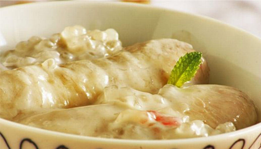 Coconut and Sweet Tapioca Pudding with Bananas (Che Chuoi in Vietnamese)