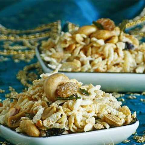 South Indian Spicy Nut and Puffed Rice Snack (Chudwa)