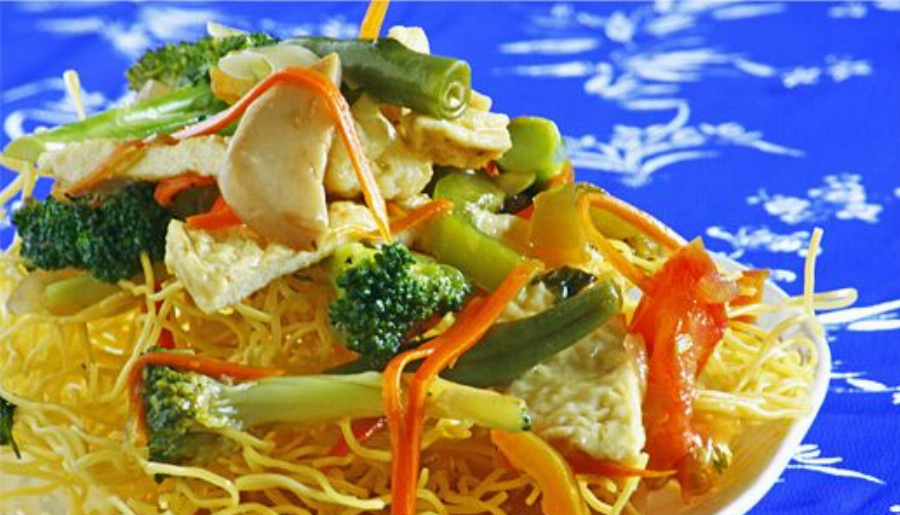 Crispy Egg Noodles with Mixed Vegetables (Mi Xao Don)