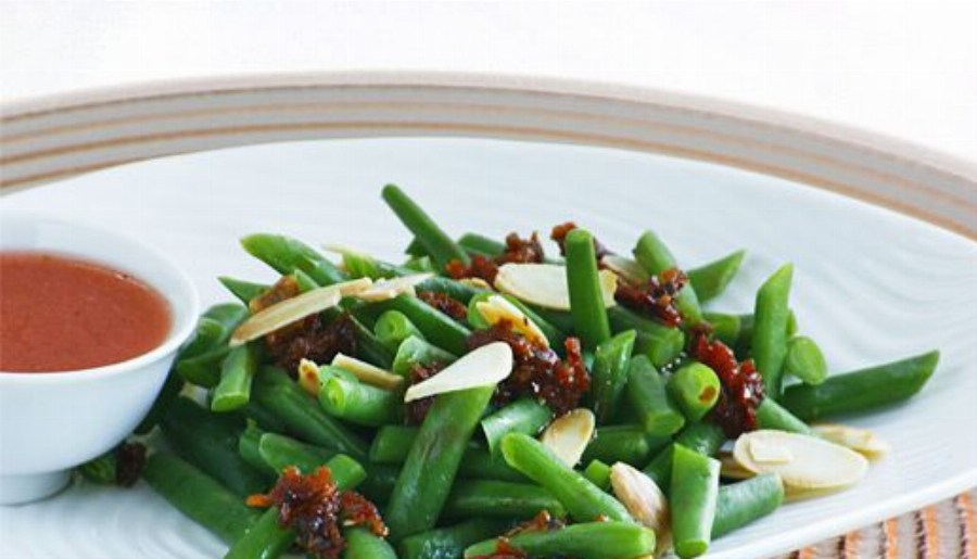 Simple Green Bean Salad with Toasted Sliced Almonds and Pomegranate Vinaigrette