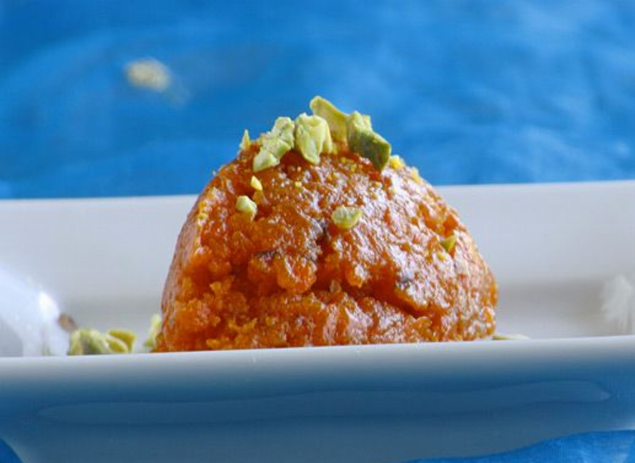 Gajar Halva (Indian Carrot Halwa Dessert)