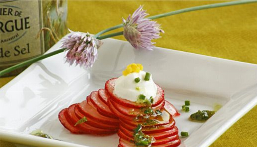 Carpaccio de Radis (Radish Salad with Herb-Infused Olive Oil)