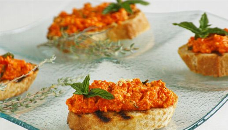 Creamy Ricotta and Bell Pepper Crostini