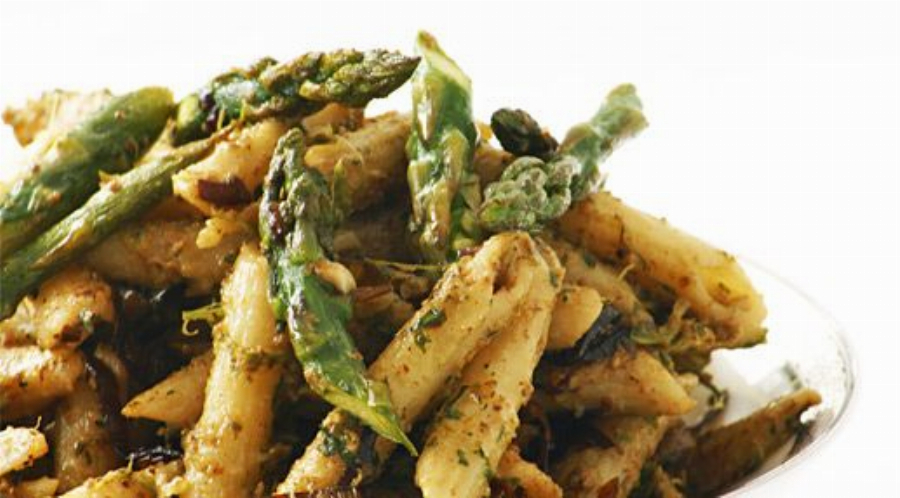 Parsley-Walnut Pesto Penne Pasta with Asparagus