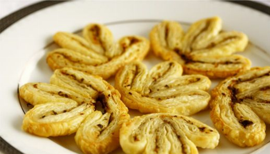 Pesto Palmiers (Basil Pesto Elephant Ears)