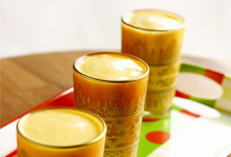 Mango Lassi (Indian Yogurt Drink)