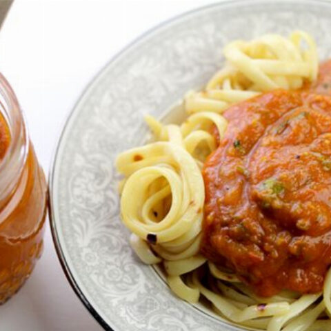 Garlic and Basil Tomato Sauce Recipe