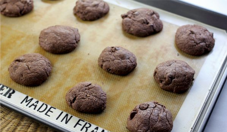 Sweet Treats for Valentine's Day: Chocolate Puffs