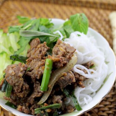 Bo Bun Recipe (Vietnamese Beef Noodle Bowl)