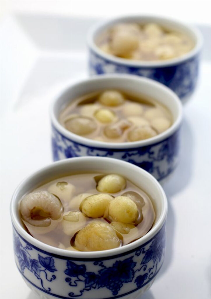 Vietnamese Dessert with Lotus Seeds and Longans: Chè Sen Nhãn