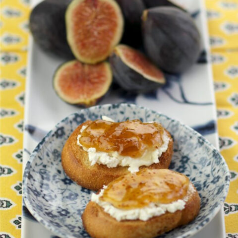 Goat Cheese and Fig Crostini Recipe