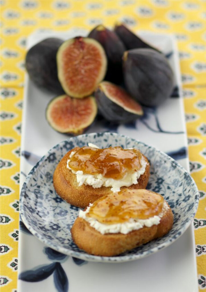 Goat Cheese and Fig Crostini Recipe