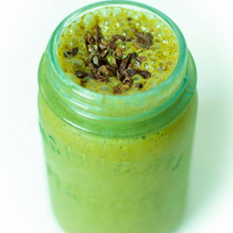 Raw Mint Chocolate Chip Smoothie