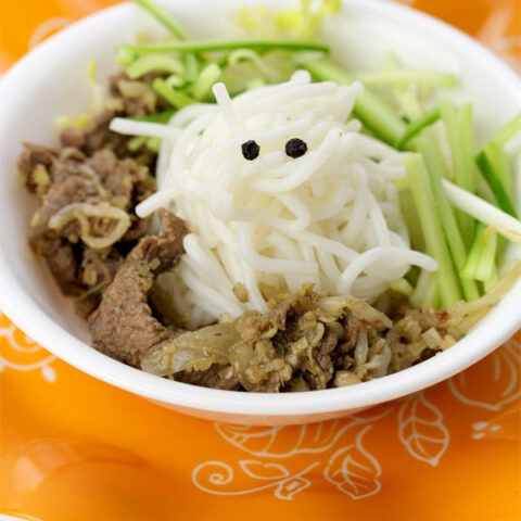 Ghost Halloween Lemongrass and Ginger Beef Noodles