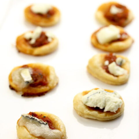 Tomato Chutney Appetizers with Blue Cheese