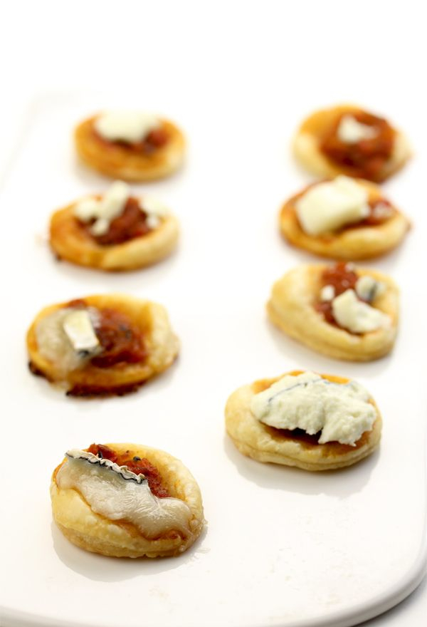 Tomato Chutney Appetizers with Blue Cheese