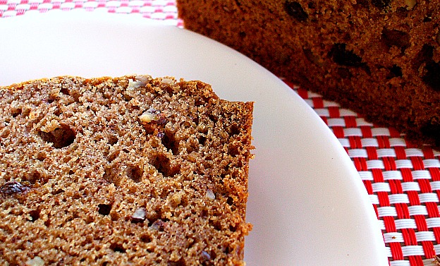 Old Fashioned Applesauce Cake