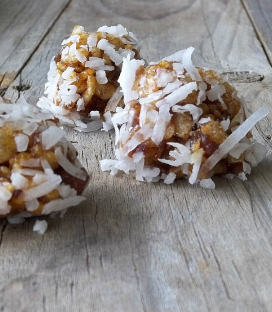 Coconut Date Balls