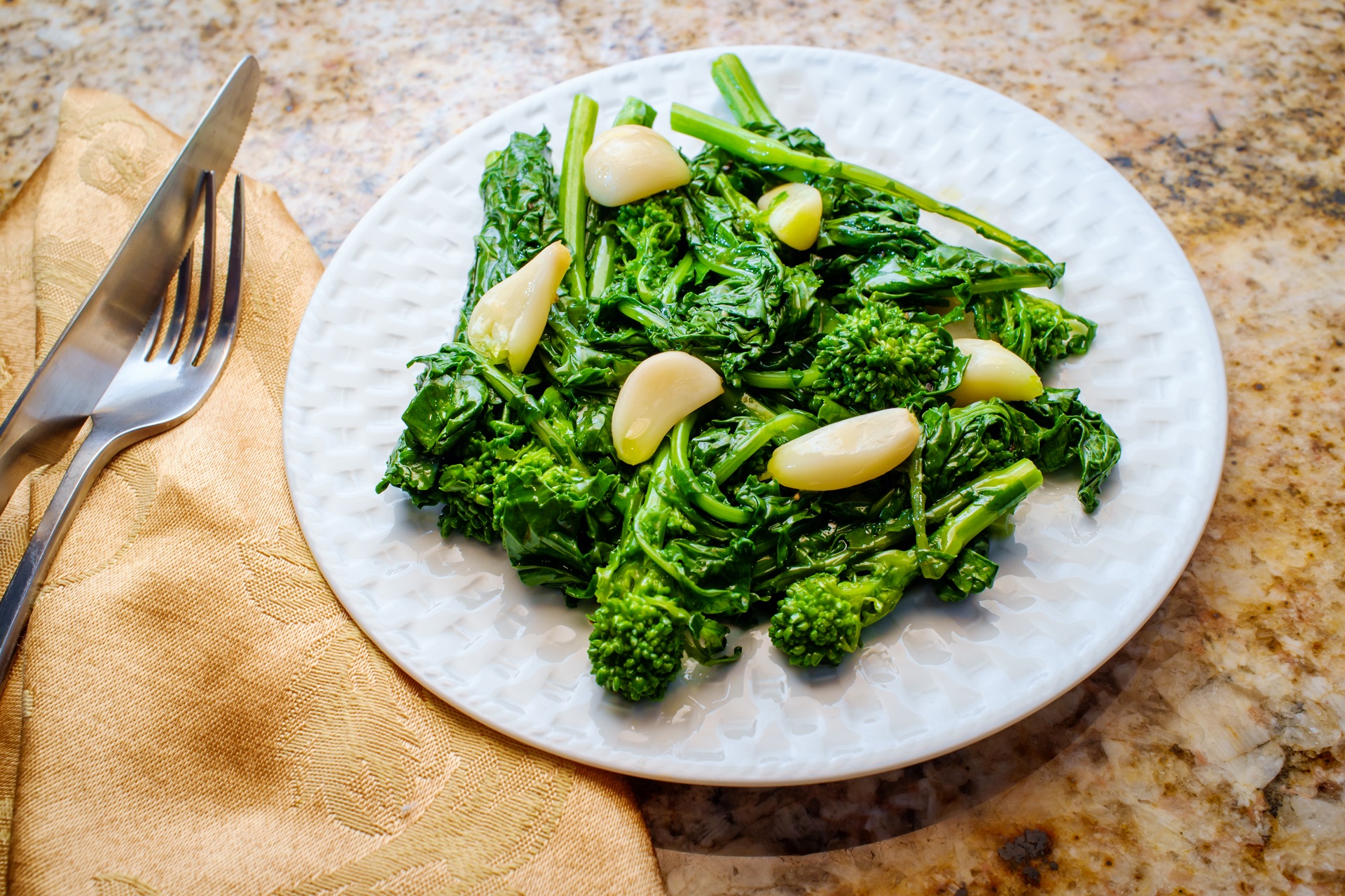 Easy 10-Minute Garlic Broccolini