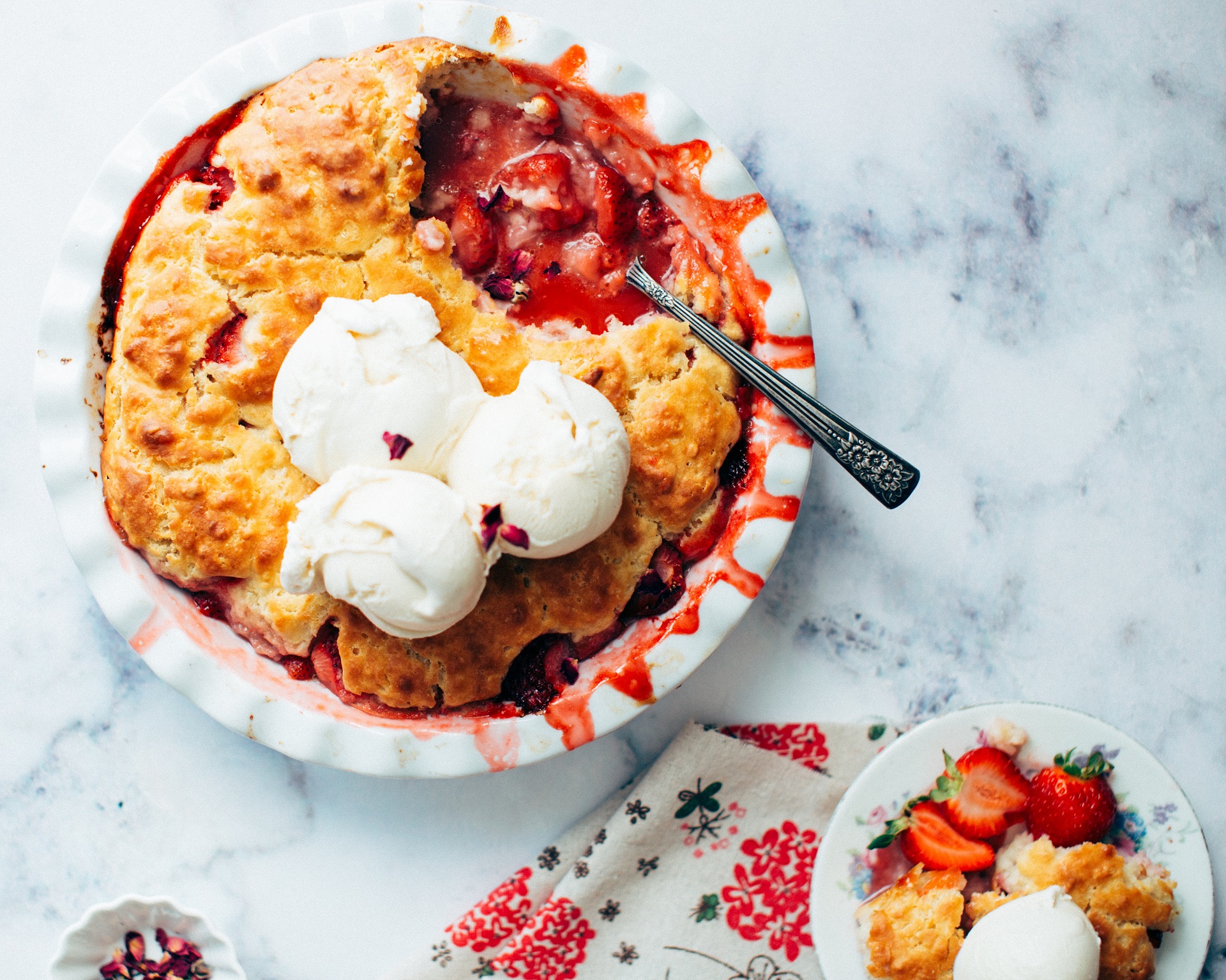 Crockpot Mixed Berry Cobbler