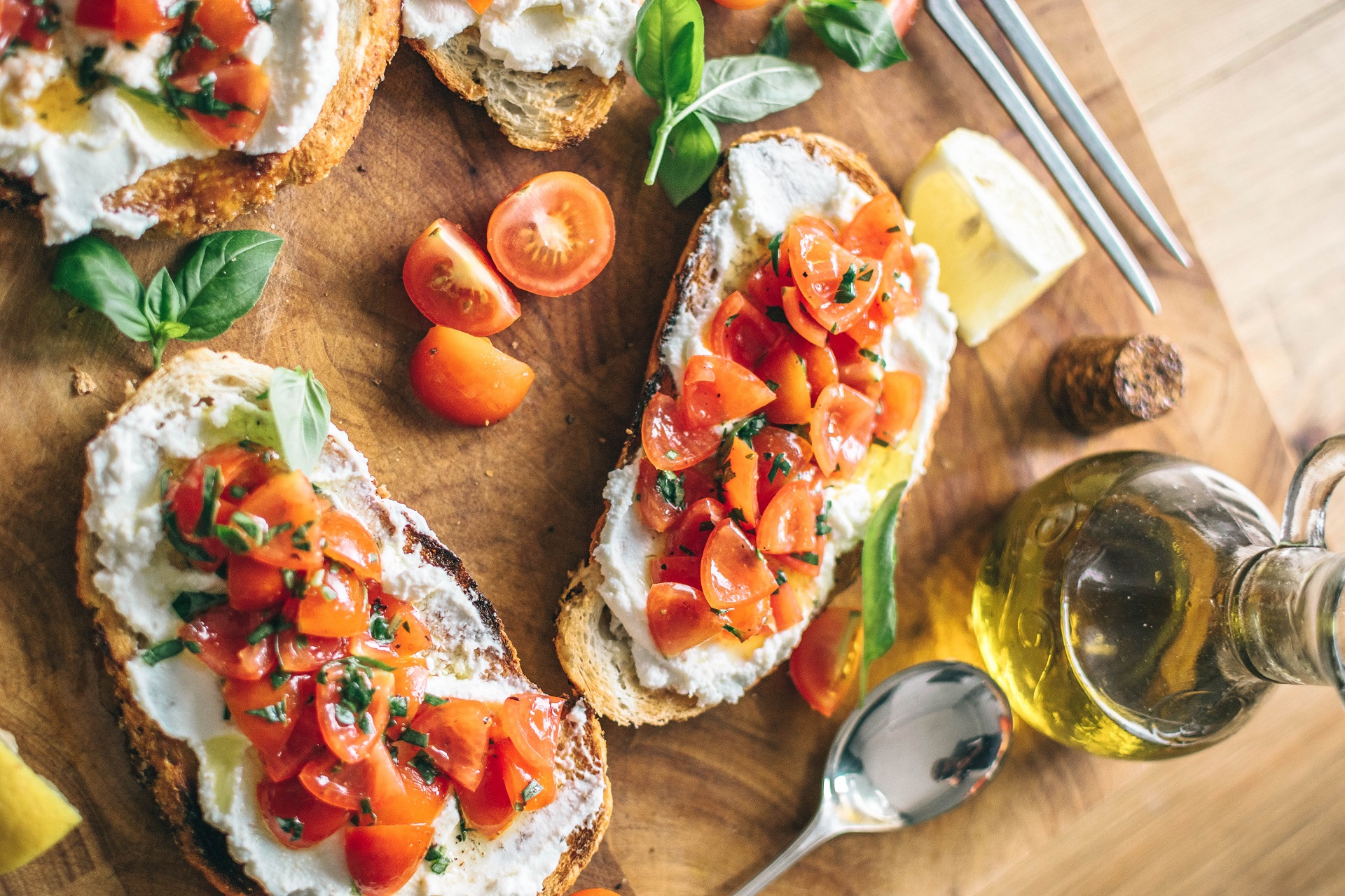 Tomato Bruschetta with Balsamic Drizzle